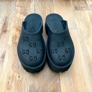 Gucci Women's platform perforated G Clogs Size 42